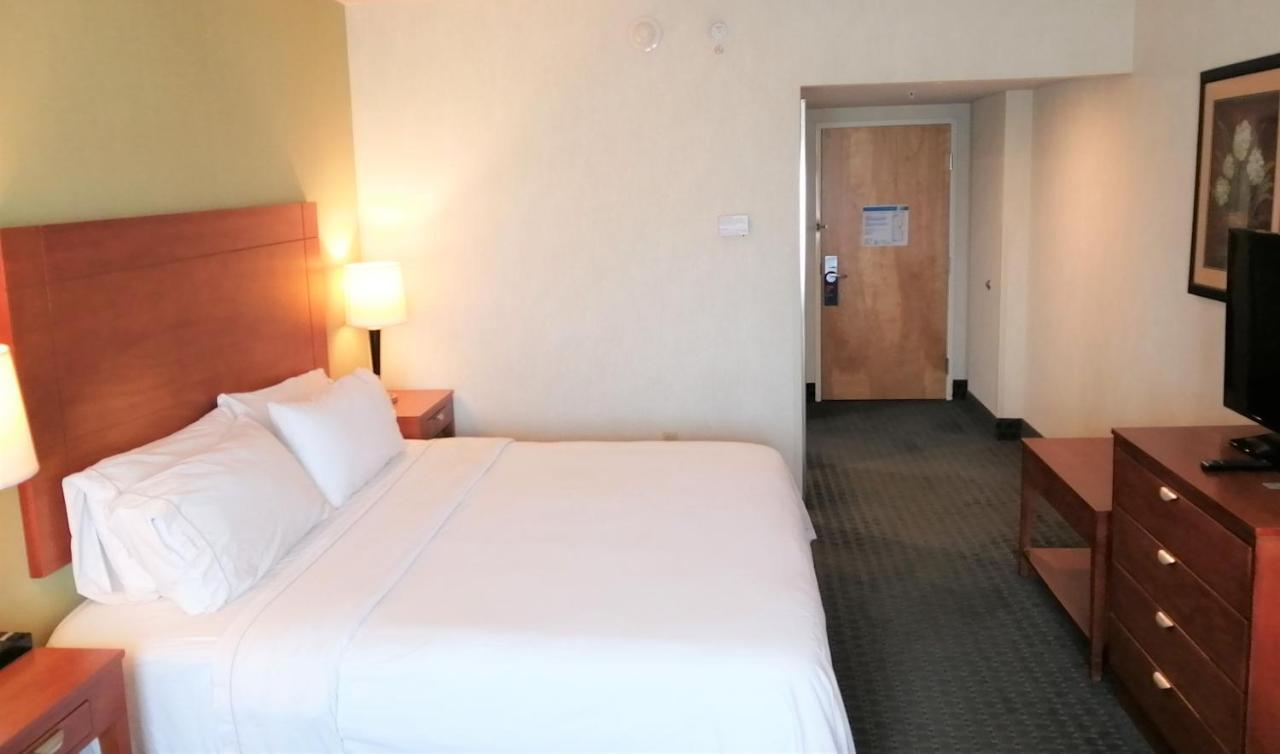 Holiday Inn Express & Suites Toluca Zona Aeropuerto By Ihg Exterior photo